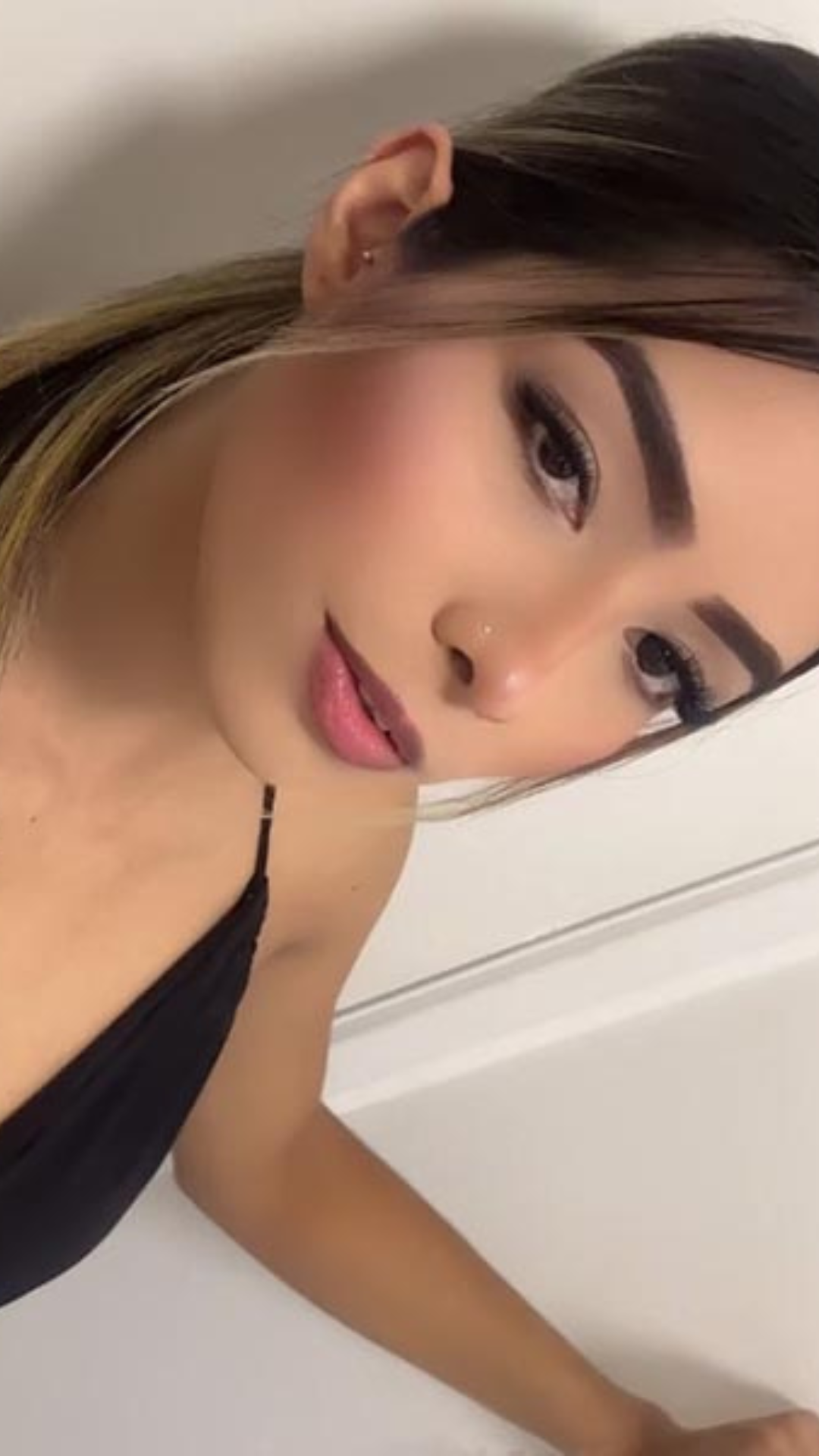 Oii amores, meu nome é Gabrielle wolf, sou uma loira alta de 1.70 de altura, da pele bronzeada, magrinha, gostosa e pronta pra deixar vocês morrendo de tesão!! 

Sou educada e carinhosa, estilo namoradinha que vocês vão amar! Entrem em contato que não vão se arrepender! Beijos espero vocês no chat do WhatsApp.